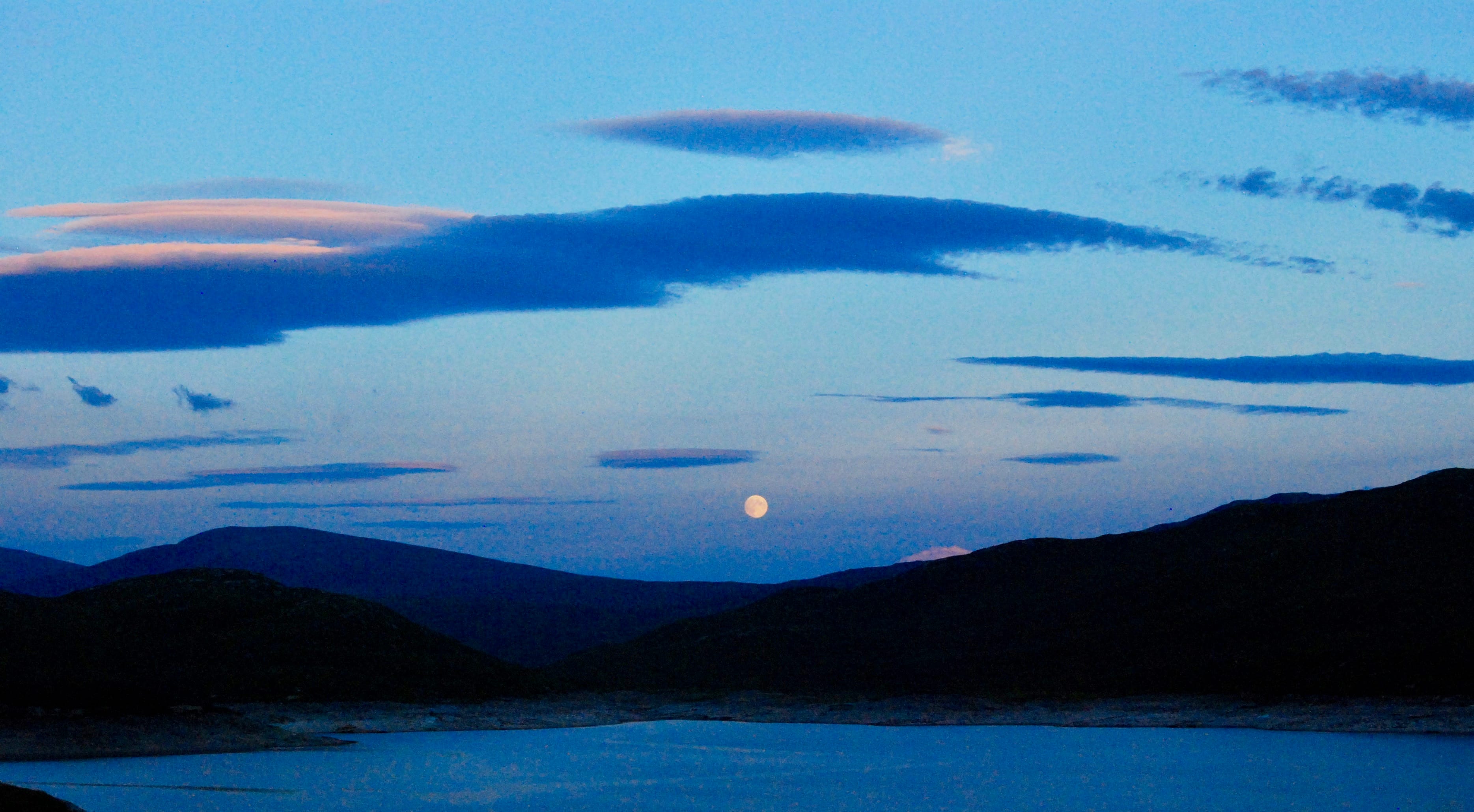 RISING MOON: Loch Quoich