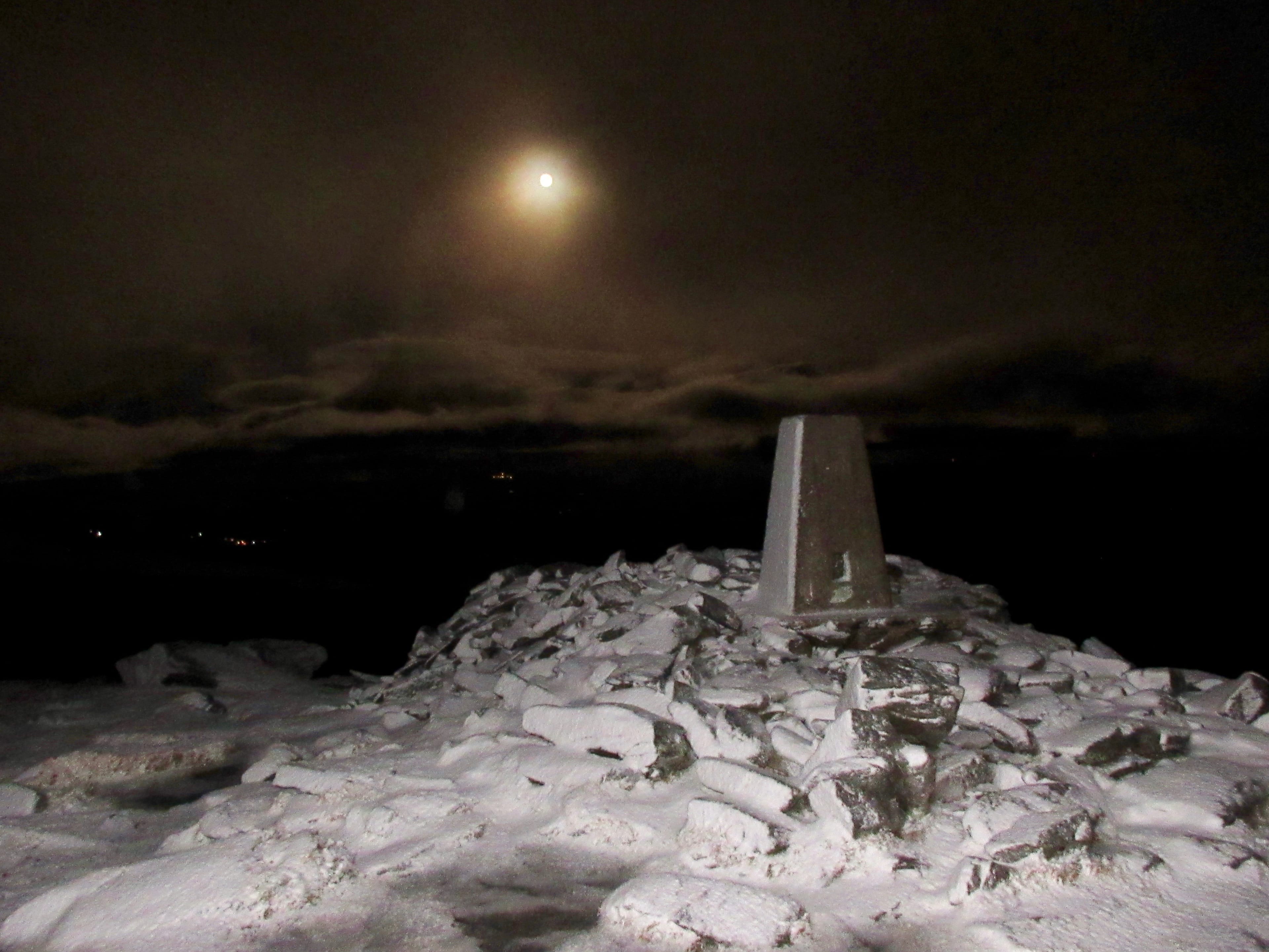 GRAND FINALE: The Cold Moon appears with impeccable timing above the frozen summit rocks of Ben Hope