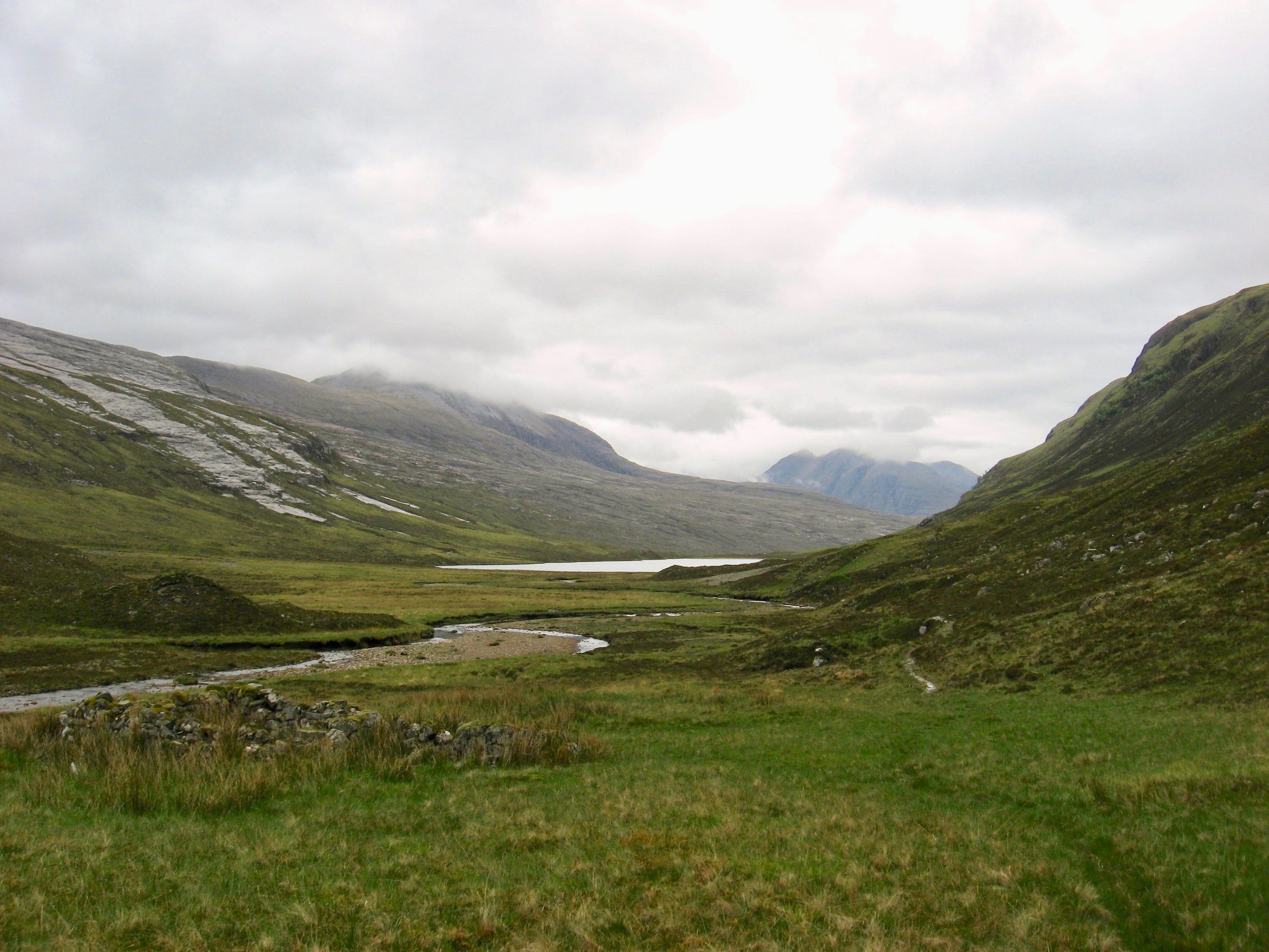 LONELY GLEN: Loch an Nid