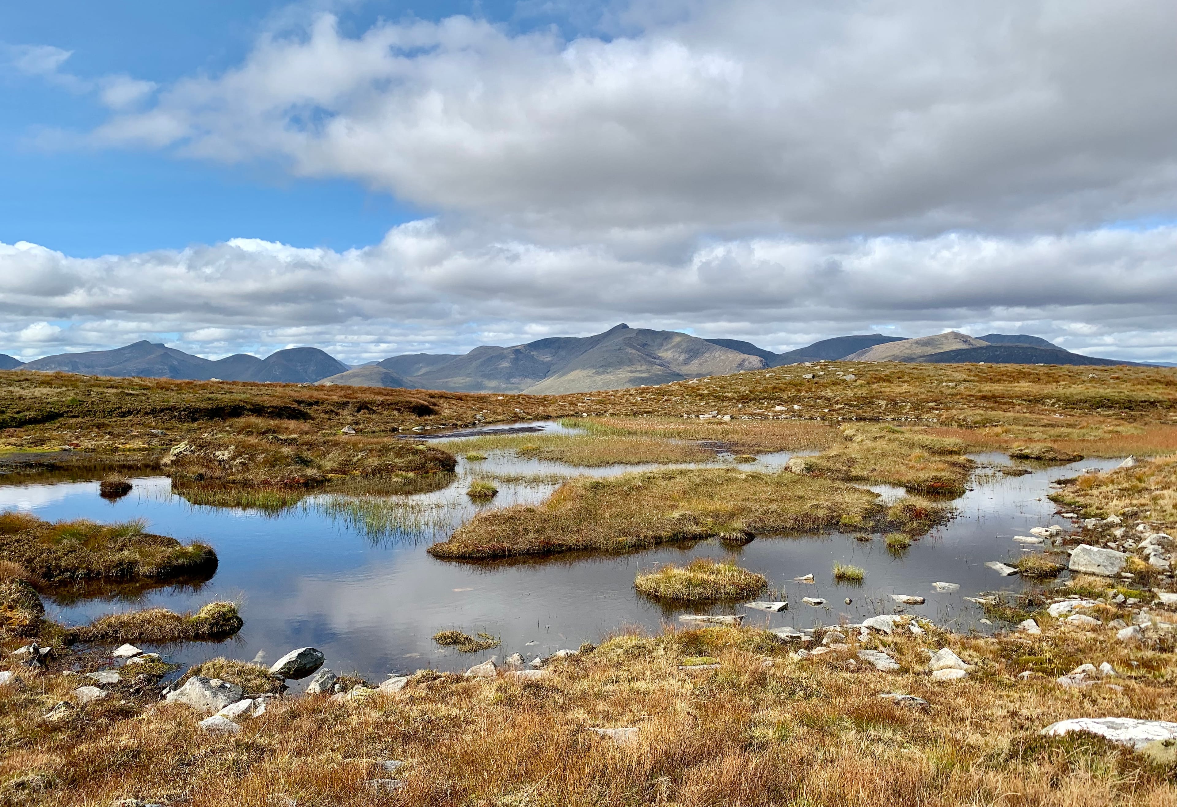 PERFECT DAY FOR A COMPLETION: Looking to the Etive and Black Mount hills on Anne's second Full House finish